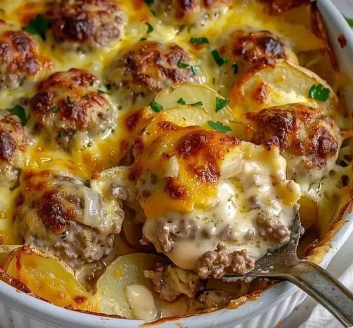 Meatballs with Potatoes and Cheese 461059914_830149379200865_7586873746754734425_n