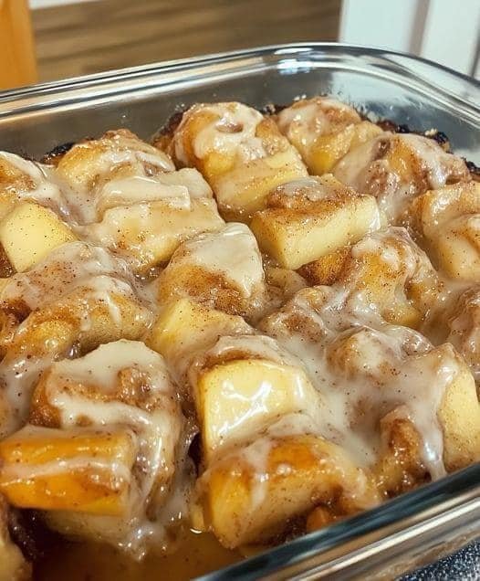 Apple and Cinnamon Cake: A Cozy Dessert Full of Fall Flavors 464151342_1069252644600650_1470188722680639800_n