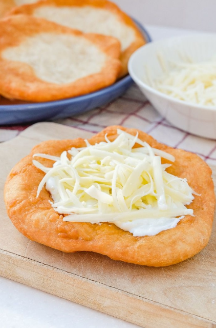 Lángos (Hungarian Fried Bread)🇭🇺. Capture d’écran 2025-05-31 115101